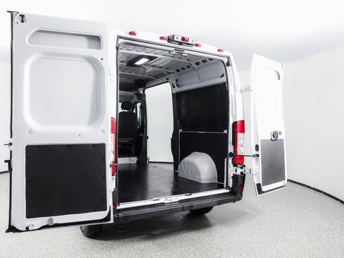 Used 2024 RAM ProMaster 2500 w/ Convenience Group image 16