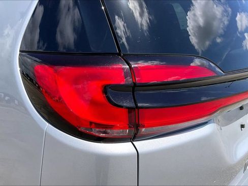 Certified 2024 Chrysler Pacifica Touring-L FWD image 20