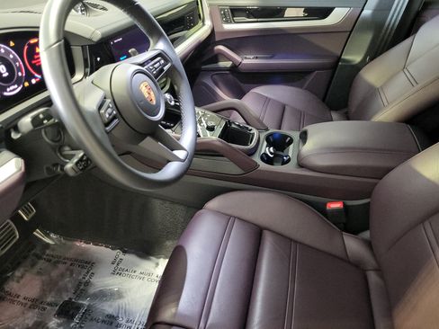 Certified 2026 Porsche Cayenne S AWD/4WD image 4