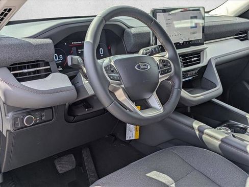 New 2026 Ford Explorer Active RWD image 3