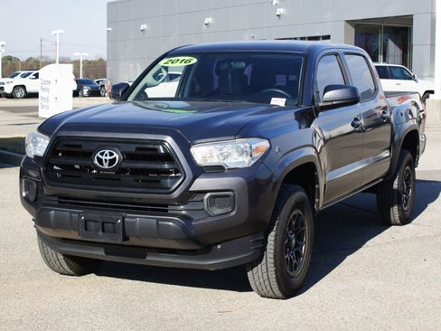 Used 2016 Toyota Tacoma SR w/ SR Convenience Package image 2