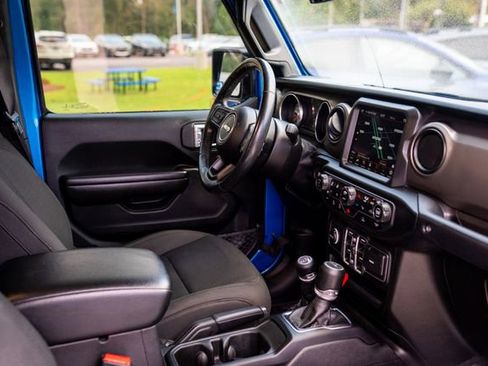 Used 2021 Jeep Gladiator Willys image 24