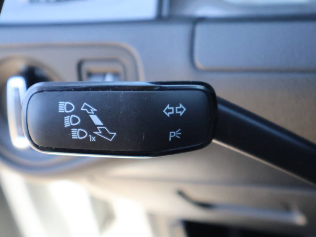 Used 2018 Volkswagen Golf S FWD image 25