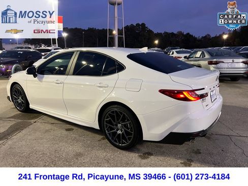 Used 2025 Toyota Camry LE image 3