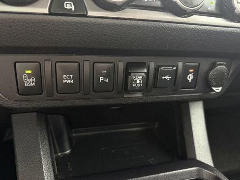 Used 2022 Toyota Tacoma TRD Sport w/ Technology Package image 22