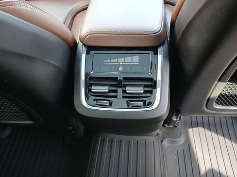 Used 2022 Volvo XC60 B5 Inscription w/ Protection Package Premier image 17