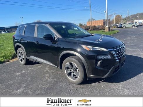 Used 2025 Nissan Rogue SV image 1