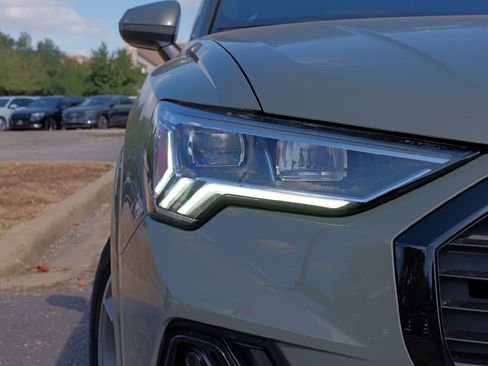 New 2025 Audi Q3 2.0T Premium image 3