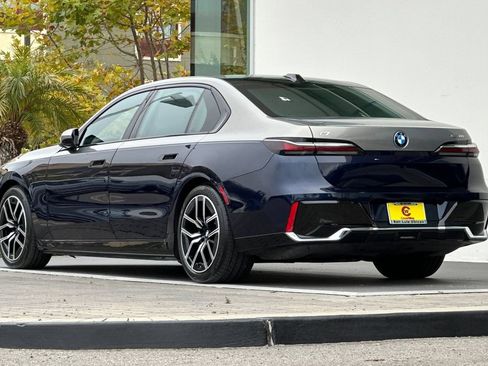 Used 2023 BMW i7 xDrive60 AWD/4WD image 5