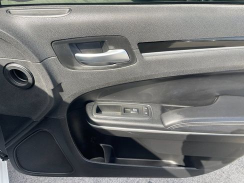 Used 2019 Chrysler 300 S image 18