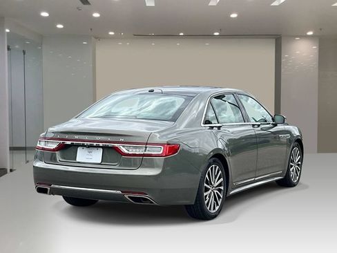 Used 2017 Lincoln Continental Select w/ Climate Package AWD/4WD image 4