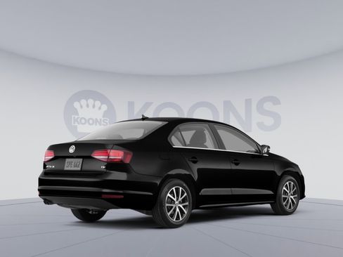 Used 2017 Volkswagen Jetta SE FWD image 4