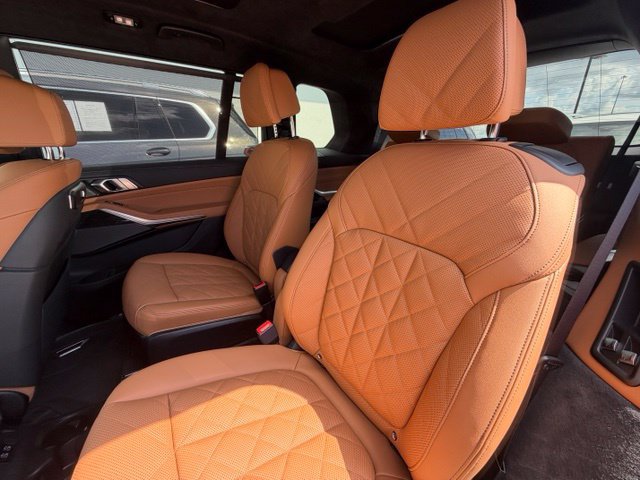 Used 2026 BMW X7 xDrive40i w/ M Sport Package AWD/4WD image 19