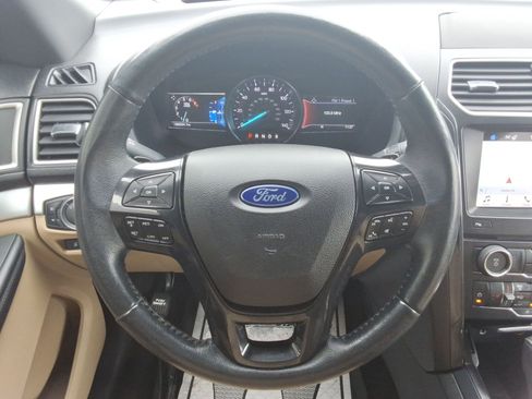 Used 2017 Ford Explorer XLT w/ Equipment Group 202A image 11