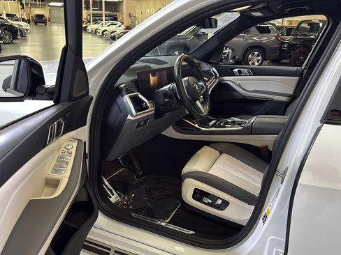 Used 2023 BMW X7 xDrive40i w/ M Sport Package AWD/4WD image 13