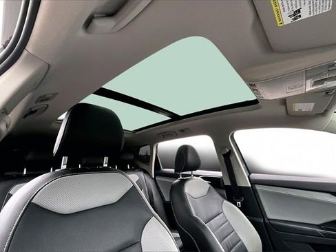 Used 2022 Volkswagen Taos SEL image 26