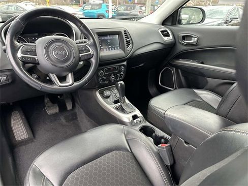 Certified 2019 Jeep Compass Latitude image 18