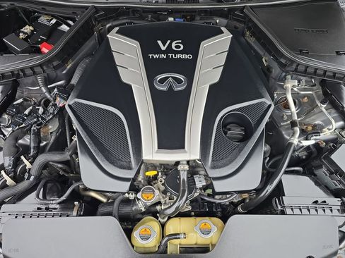 Used 2018 INFINITI Q50 Luxe w/ Essential Package (3.0T Luxe) image 17