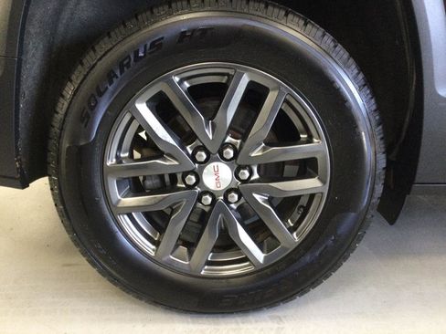 Used 2017 GMC Acadia SLT image 32