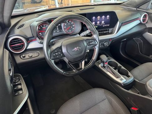 Used 2024 Chevrolet Trax RS w/ Sunroof Package FWD image 3