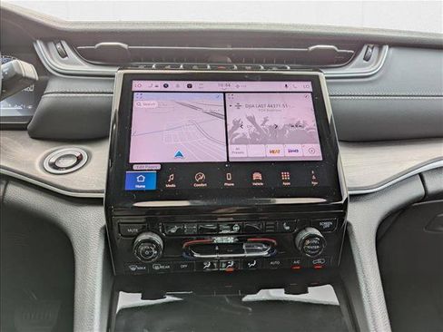 New 2025 Jeep Grand Cherokee Limited w/ Black Appearance Package image 13