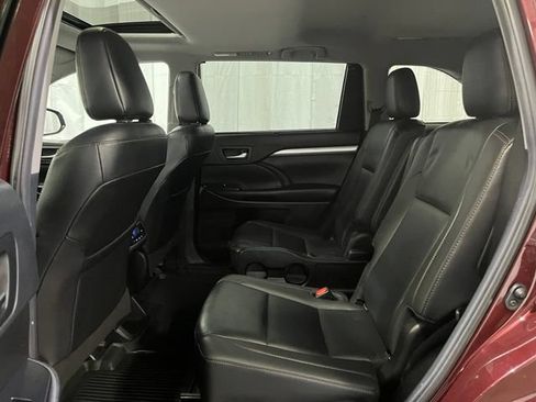 Certified 2019 Toyota Highlander XLE AWD/4WD image 11