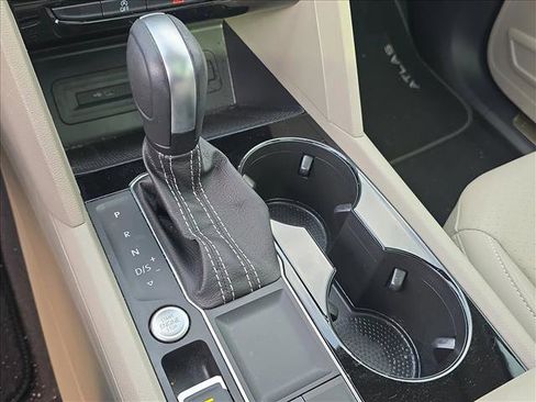 Used 2023 Volkswagen Atlas SE w/ Panoramic Sunroof Package image 14