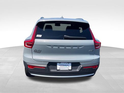 Used 2025 Volvo XC40 B5 Plus AWD/4WD image 4