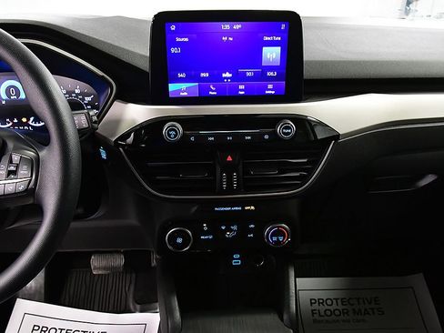 Used 2021 Ford Escape SE image 25