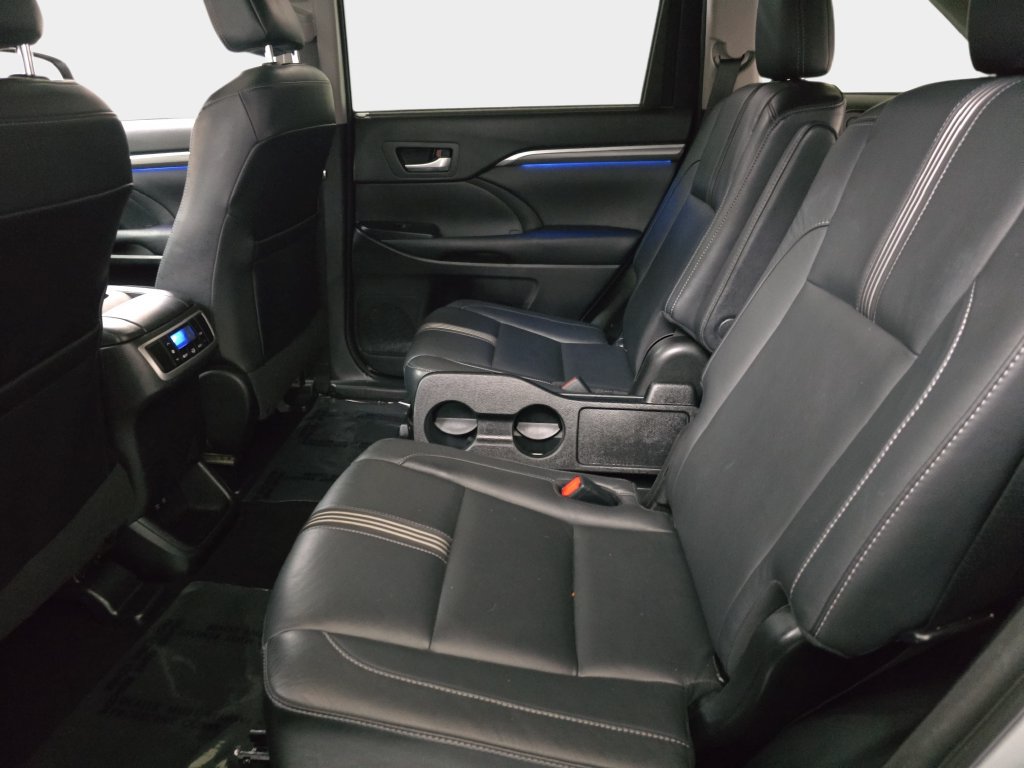 Used 2017 Toyota Highlander SE AWD/4WD image 17