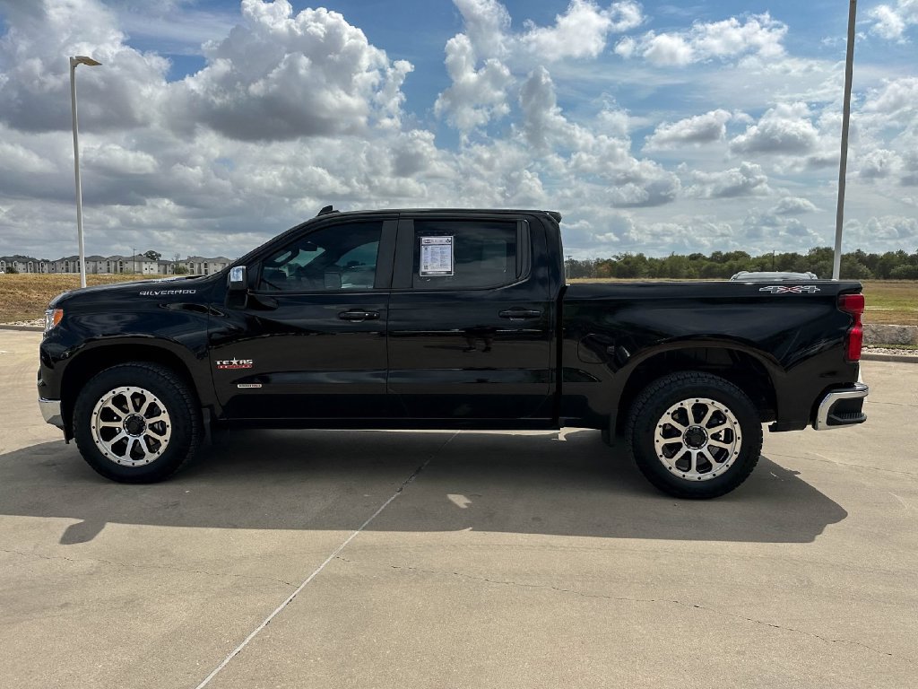 Used 2024 Chevrolet Silverado 1500 LT AWD/4WD image 6