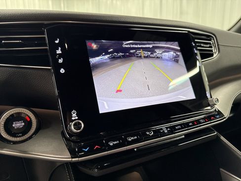 Used 2025 Jeep Wagoneer 2WD image 25