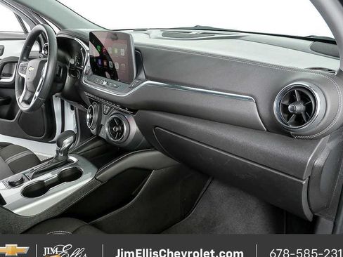 Certified 2025 Chevrolet Blazer LT FWD image 21