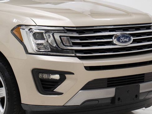 Used 2018 Ford Expedition XLT w/ Equipment Group 202A RWD image 9