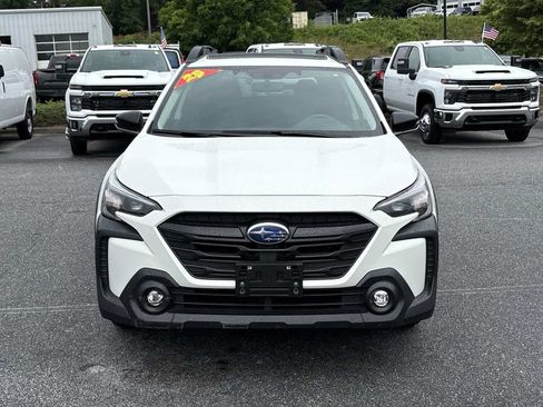 Used 2025 Subaru Outback Premium AWD/4WD image 3