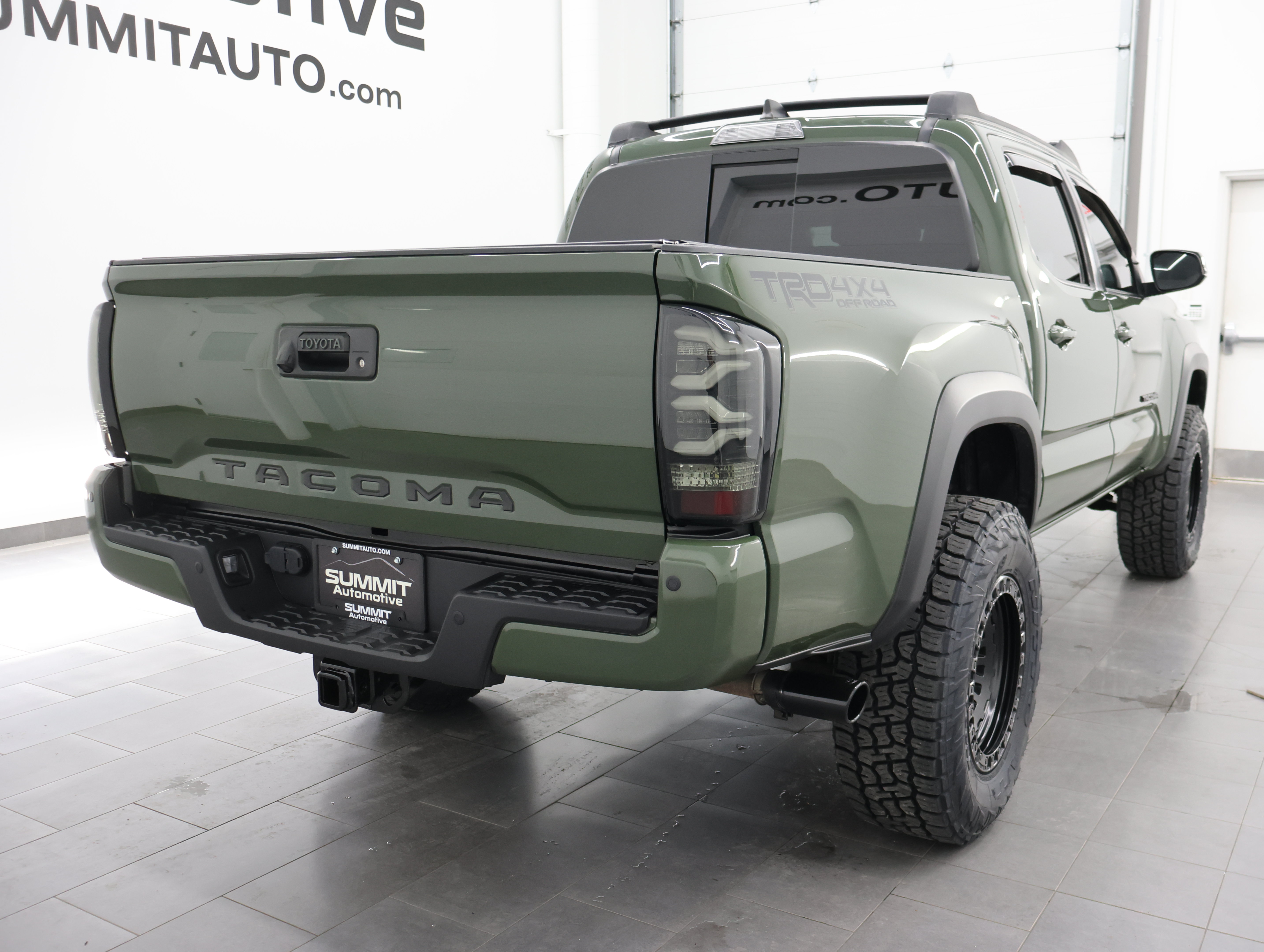 Used 2021 Toyota Tacoma TRD Off-Road w/ TRD Premium Off Road Package AWD/4WD image 4