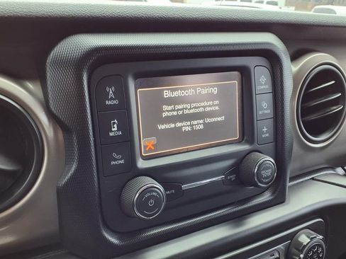 Used 2020 Jeep Gladiator Sport image 12