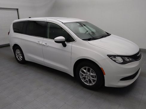 Used 2023 Chrysler Voyager LX FWD image 11