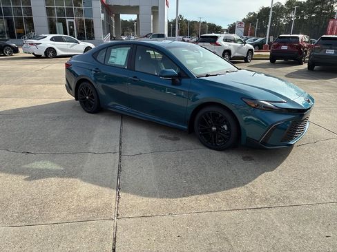 New 2026 Toyota Camry SE image 9