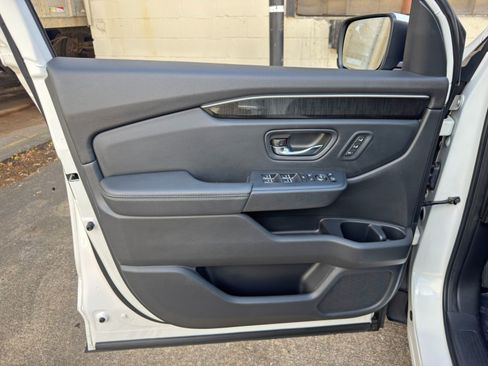 Used 2023 Honda Pilot Elite image 44