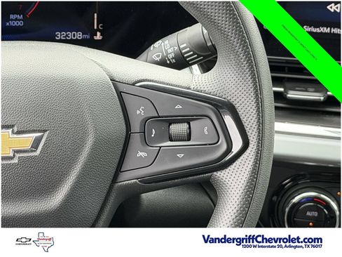 Certified 2025 Chevrolet Trax LT FWD image 15
