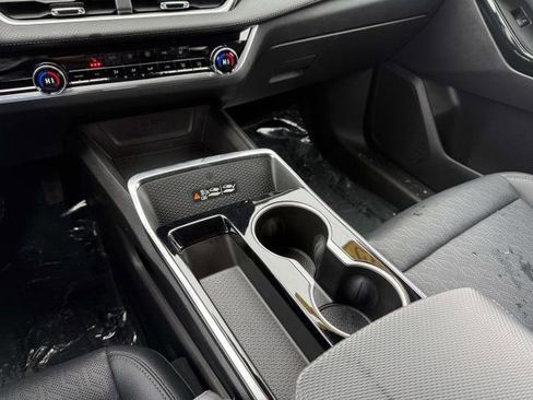 Used 2025 Chevrolet Equinox LT w/ Convenience Package II image 30