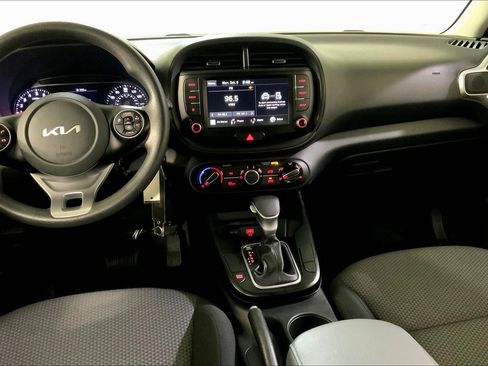 Used 2022 Kia Soul LX w/ Technology Package image 6