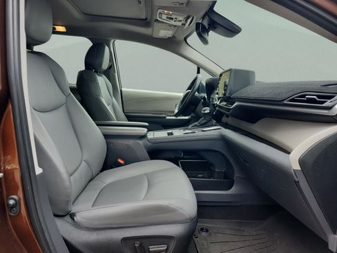 Used 2023 Toyota Sienna XLE image 20