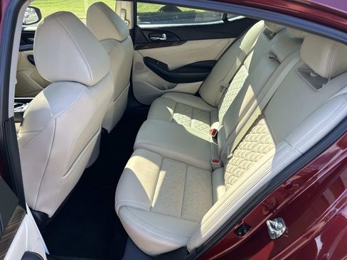 Used 2017 Nissan Maxima Platinum w/ Interior Lighting Package image 18