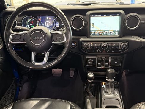 Used 2022 Jeep Wrangler Unlimited Sahara w/ Cold Weather Group AWD/4WD image 23