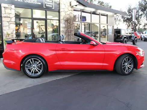 Used 2015 Ford Mustang Premium RWD image 31