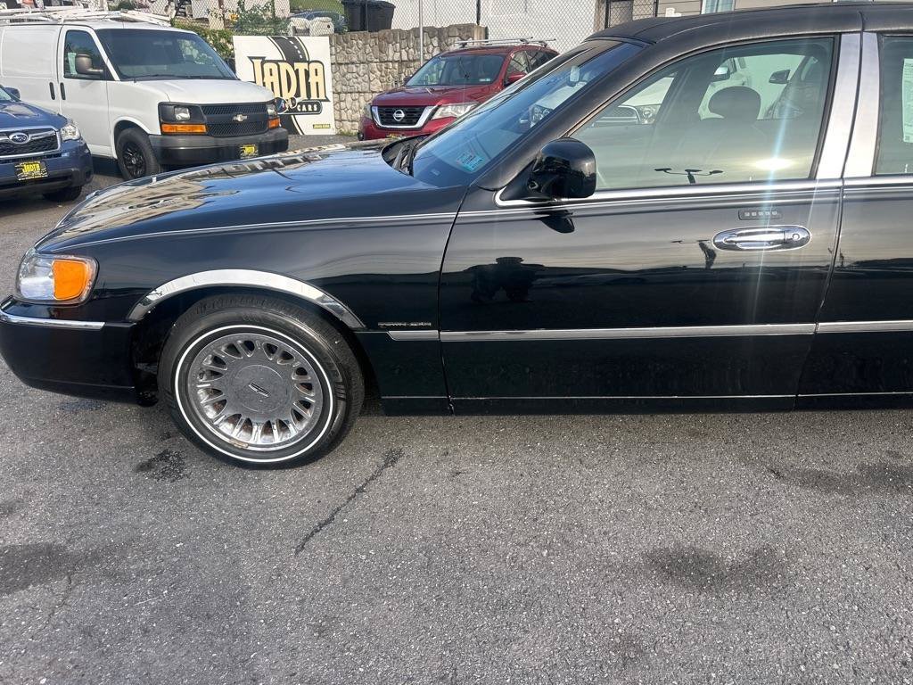 Used 2002 Lincoln Town Car Cartier RWD image 31