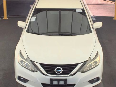 Used 2017 Nissan Altima 2.5 SR image 2