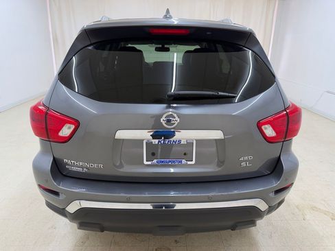 Used 2019 Nissan Pathfinder SL AWD/4WD image 4